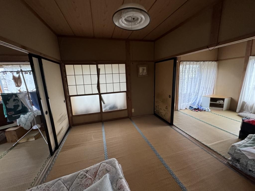 Rare Elevated Flat-Roof House with Field in Tokamachi, Niigata - Thumbnail 2