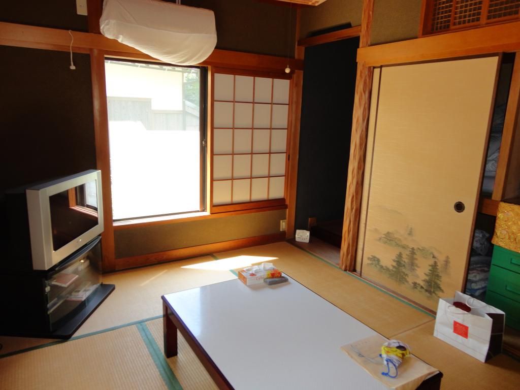 Seaside 3DK House with Large Freezer in Uwajima, Ehime - Thumbnail 3