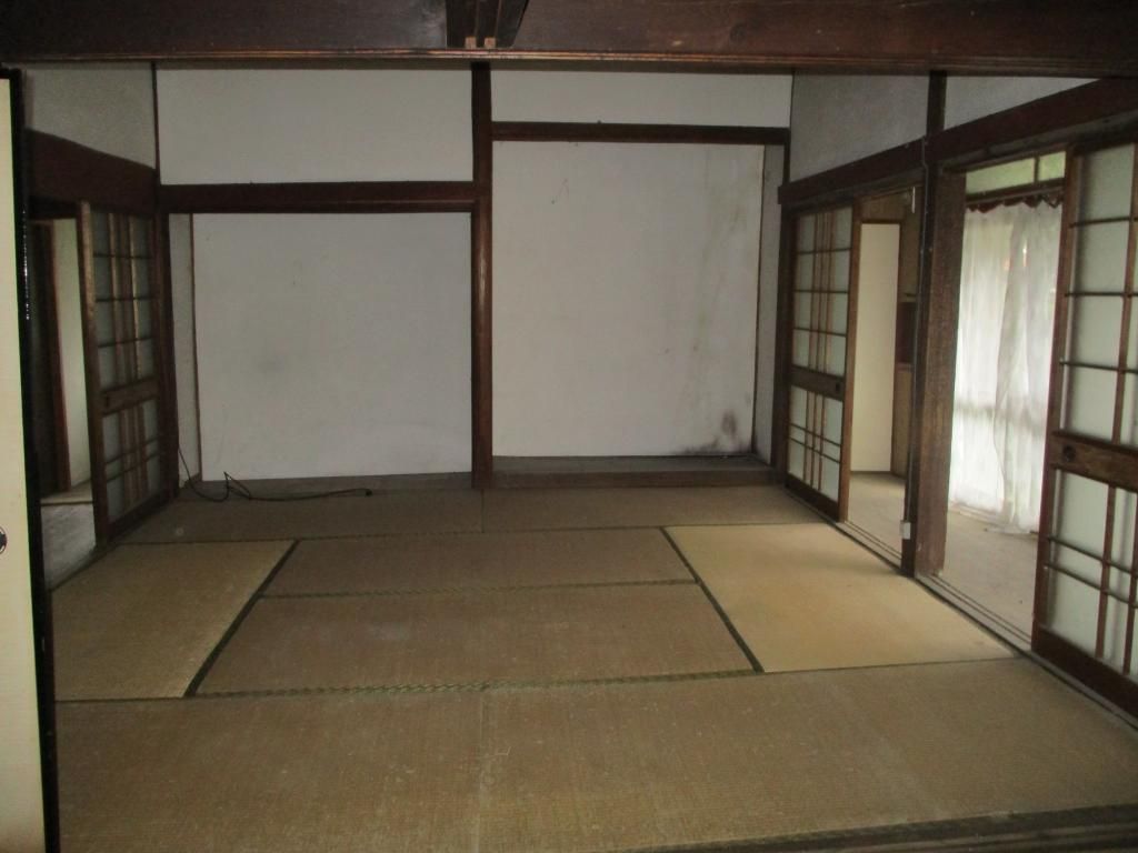 Century-Old 8DK House for Sale in Taku City, Saga - Thumbnail 4