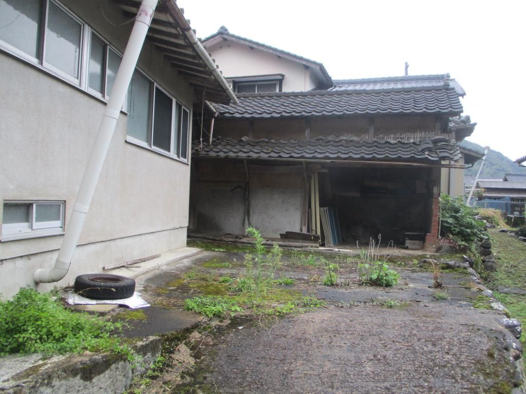 Century-Old 8DK House for Sale in Taku City, Saga - Thumbnail 2