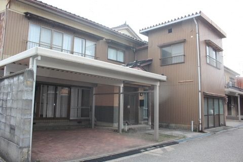 Spacious 9DK Home in Takaoka with Garden - Thumbnail 2