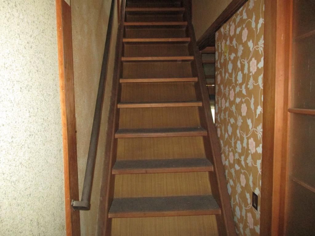 2-Story 3DK House for Sale in Kasaoka, Okayama - Akiya Bank - Thumbnail 3