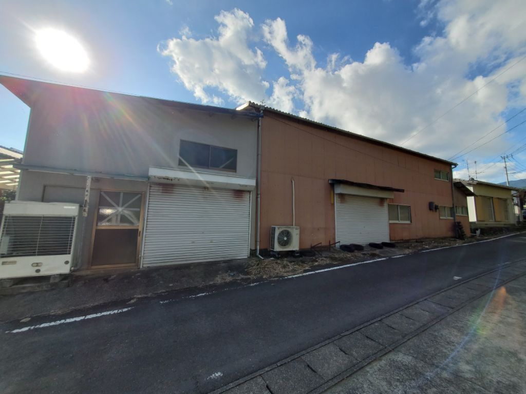 Spacious 5DK Wooden House with Warehouse in Isahaya, Nagasaki - Thumbnail 2