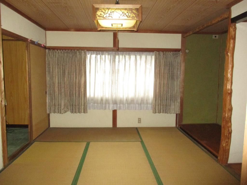 1920 Traditional Folk House on 535sqm Land in Kasaoka, Okayama - Thumbnail 4