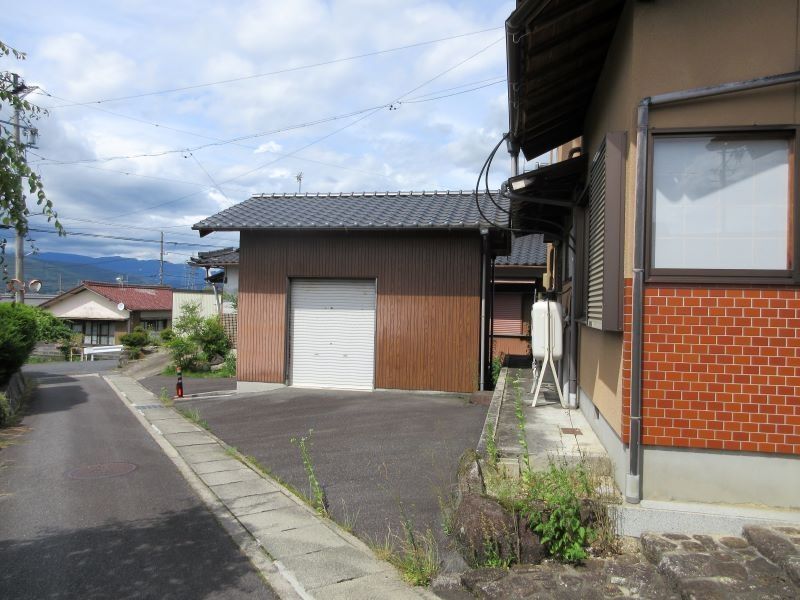 6-Bedroom Detached House for Sale in Nakatsugawa, Gifu - Thumbnail 2
