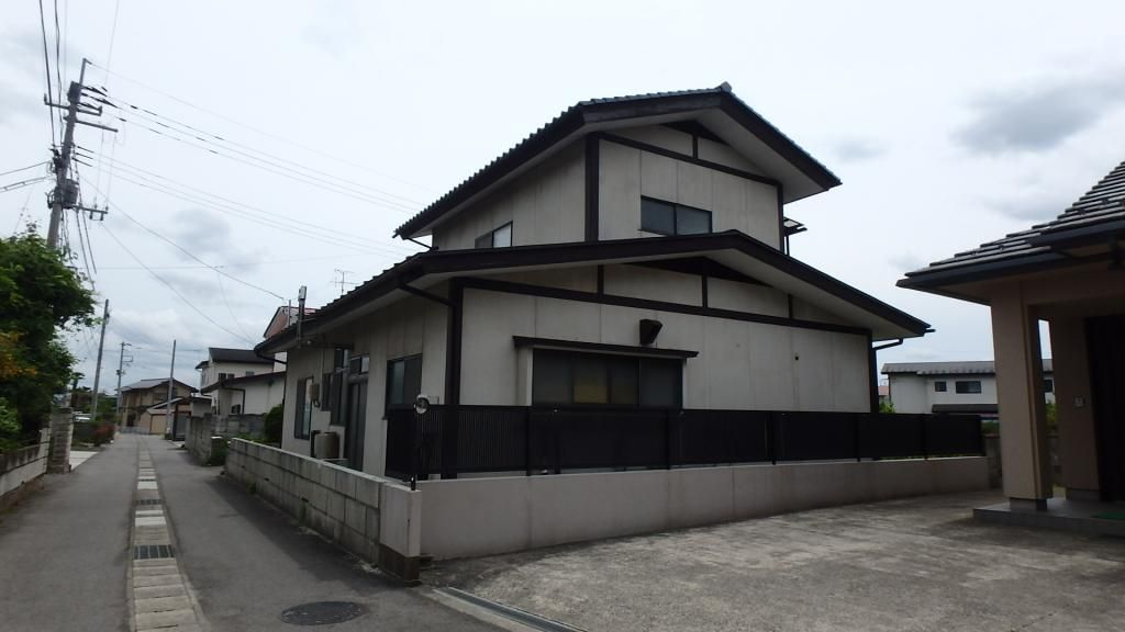 Spacious 6DK Detached House for Sale in Fukushima City - Thumbnail 2