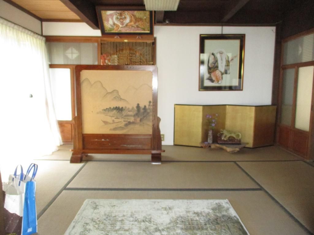 Traditional 9DK Vacant House for Sale in Kasaoka, Okayama - Thumbnail 4