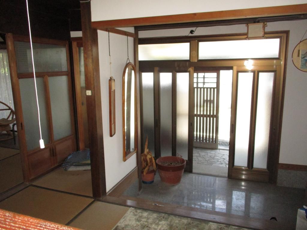Traditional 9DK Vacant House for Sale in Kasaoka, Okayama - Thumbnail 2
