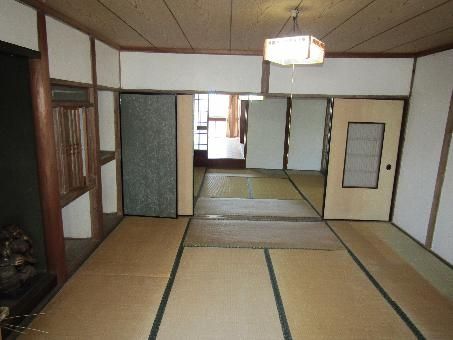 8-Room House Near Nakayamaga Station, Kitsuki - 3.8M Yen - Thumbnail 3