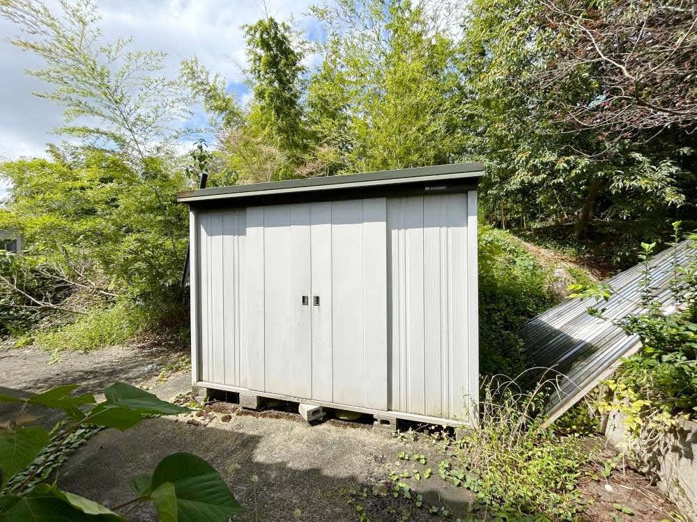 6DK Family House in Quiet Toyama Neighborhood with Large Corner Plot - Thumbnail 3