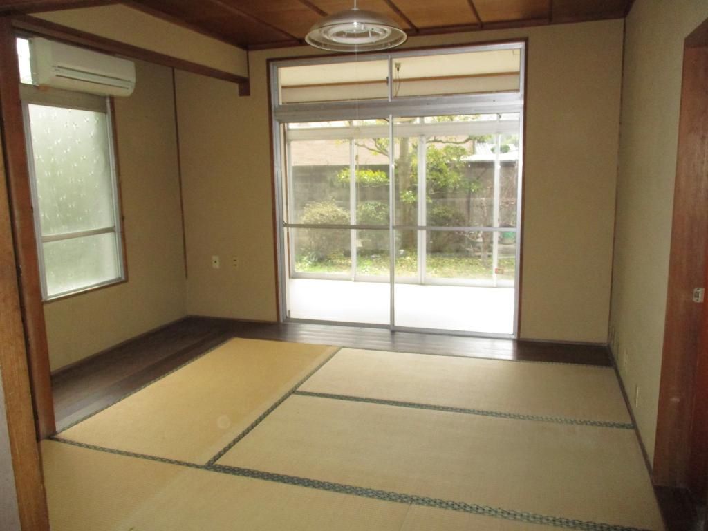 Former Clinic for Rent in Kasaoka - Large 9DK House with Office Potential - Thumbnail 4