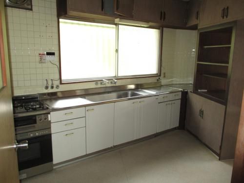 Former Clinic for Rent in Kasaoka - Large 9DK House with Office Potential - Thumbnail 2