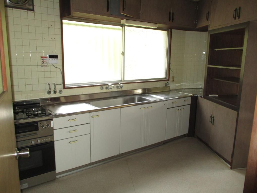 Former Clinic for Rent in Kasaoka - Large 9DK House with Office Potential - Thumbnail 3