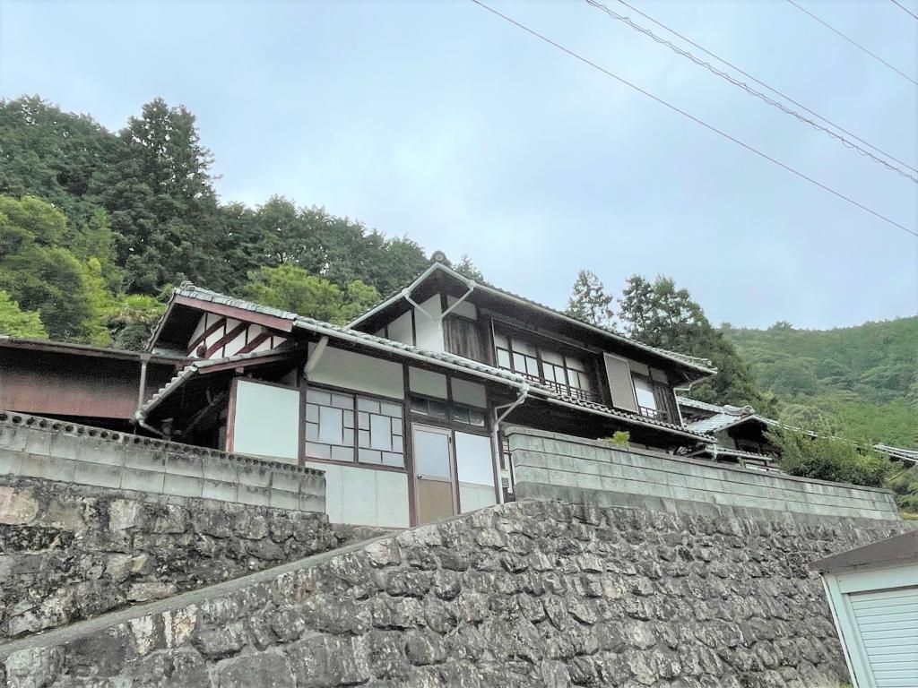 6K Traditional House for Sale in Seiyo, Ehime with Mountain Views - Thumbnail 2