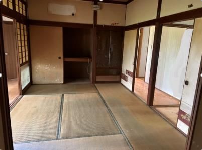 4DK House for Sale with Large Garden in Satsuma Town, Kagoshima - Thumbnail 3