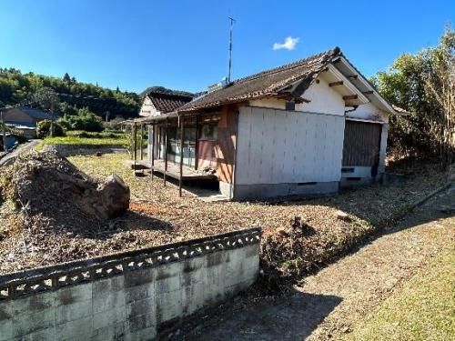 4DK House for Sale with Large Garden in Satsuma Town, Kagoshima - Thumbnail 2