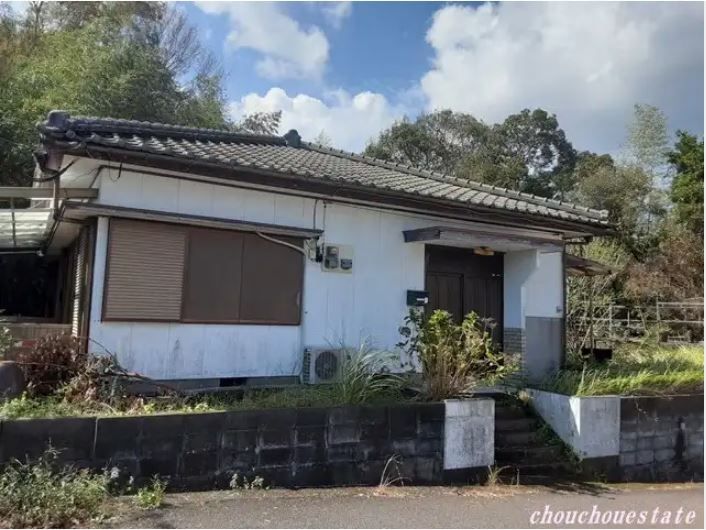 Fixer-Upper 6DK House on 276 sqm Land in Hyuga, Miyazaki - Thumbnail 2