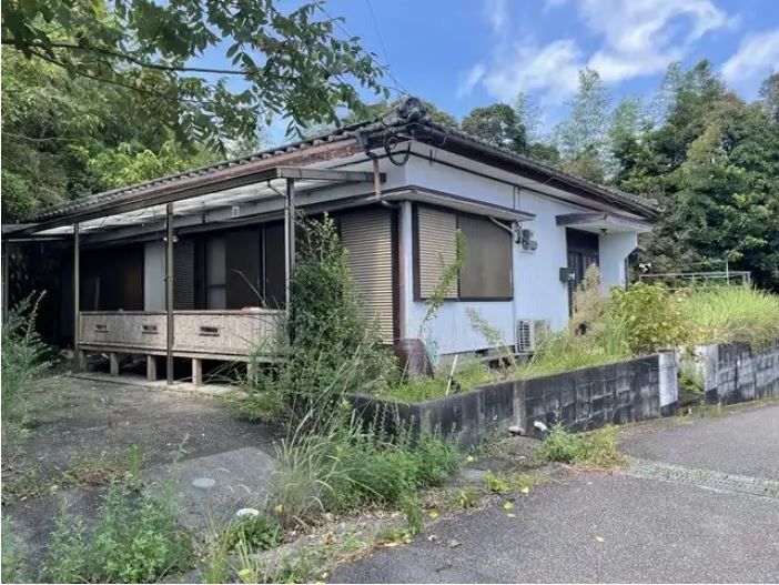 Fixer-Upper 6DK House on 276 sqm Land in Hyuga, Miyazaki - Thumbnail 3