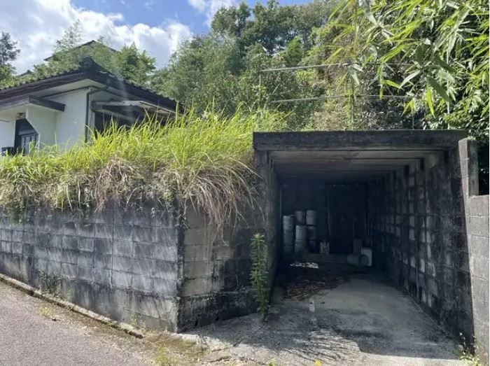 Fixer-Upper 6DK House on 276 sqm Land in Hyuga, Miyazaki - Thumbnail 4