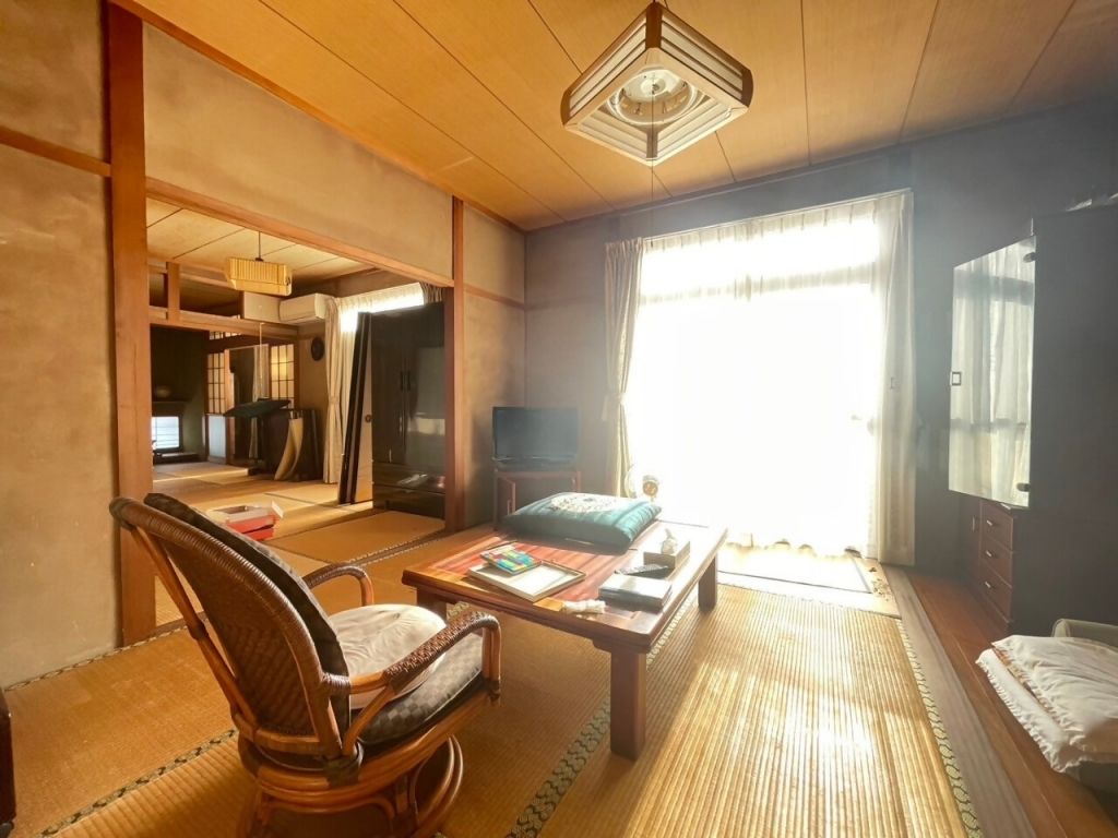 5DK Traditional House for Sale in Hofu, Yamaguchi - Akiya Bank - Thumbnail 3