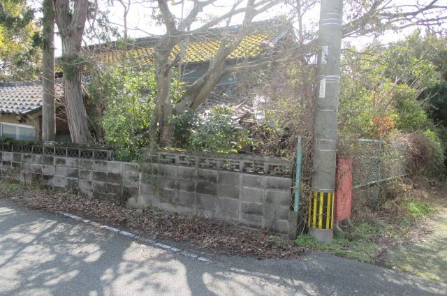 Land Plot with Old House for Demolition in Kumamoto's Minami-ku - Thumbnail 3