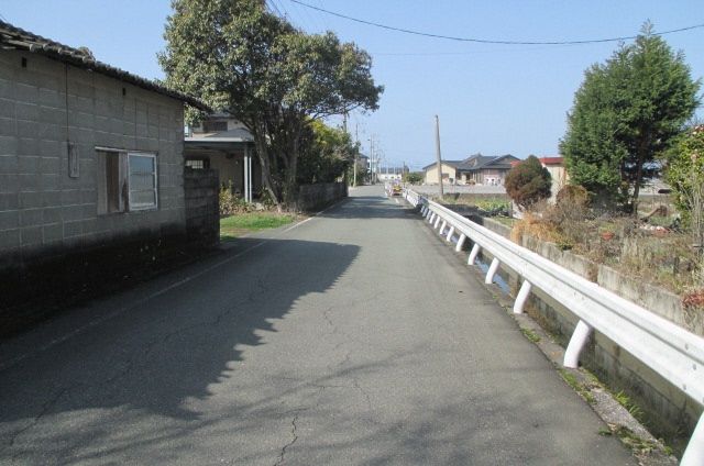 Land Plot with Old House for Demolition in Kumamoto's Minami-ku - Thumbnail 2