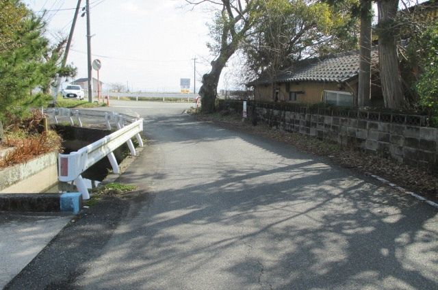 Land Plot with Old House for Demolition in Kumamoto's Minami-ku - Thumbnail 4
