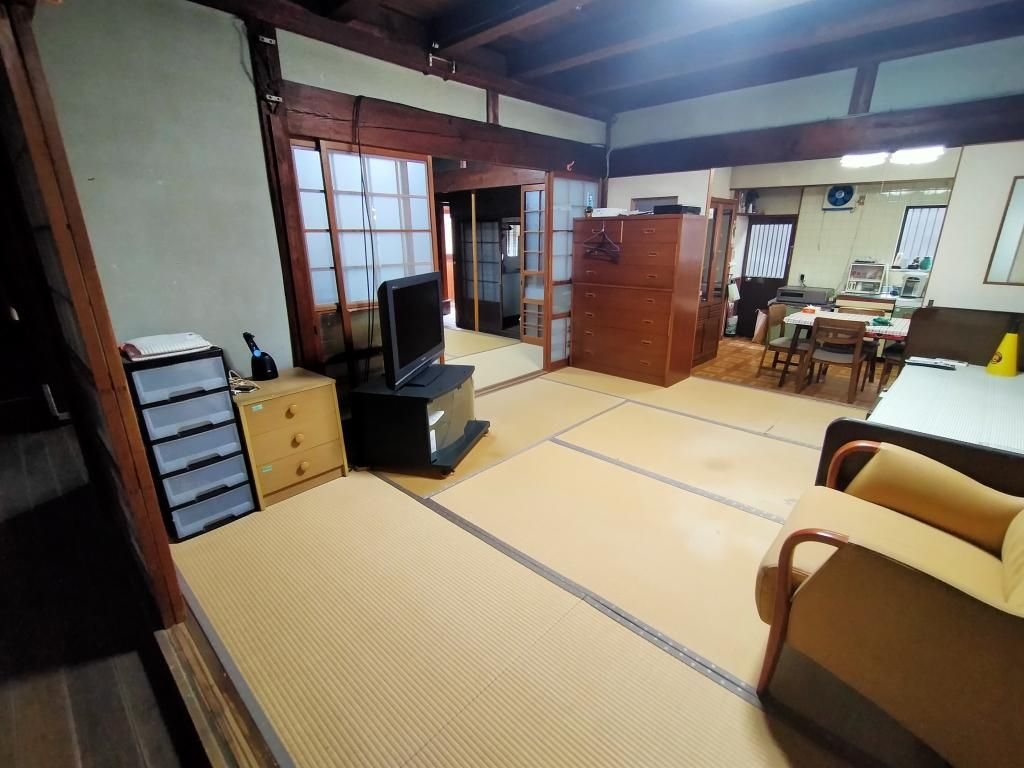 9DK Detached House with Garden in Shimoichi, Nara - Akiya Bank - Thumbnail 2