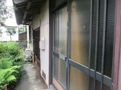 2-Story 6DK House for Sale in Quiet Yawatahama Neighborhood - Thumbnail 2