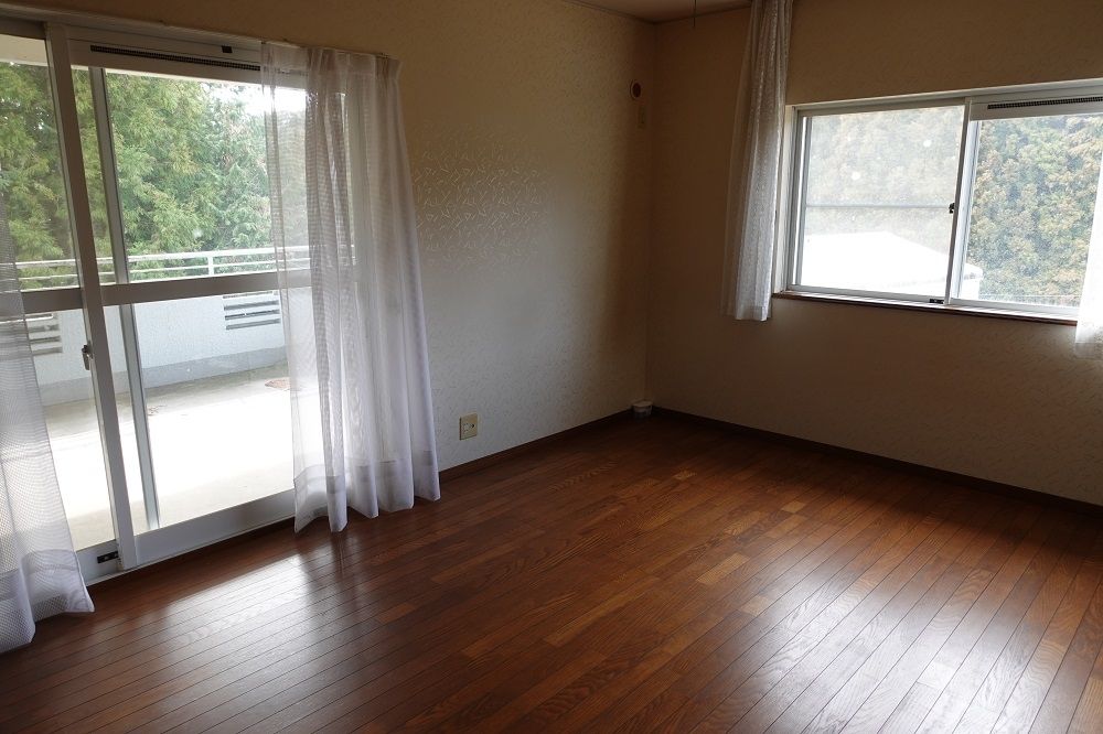 9LDK RC House on 1156sqm Corner Lot in Tsu, Mie - Thumbnail 2