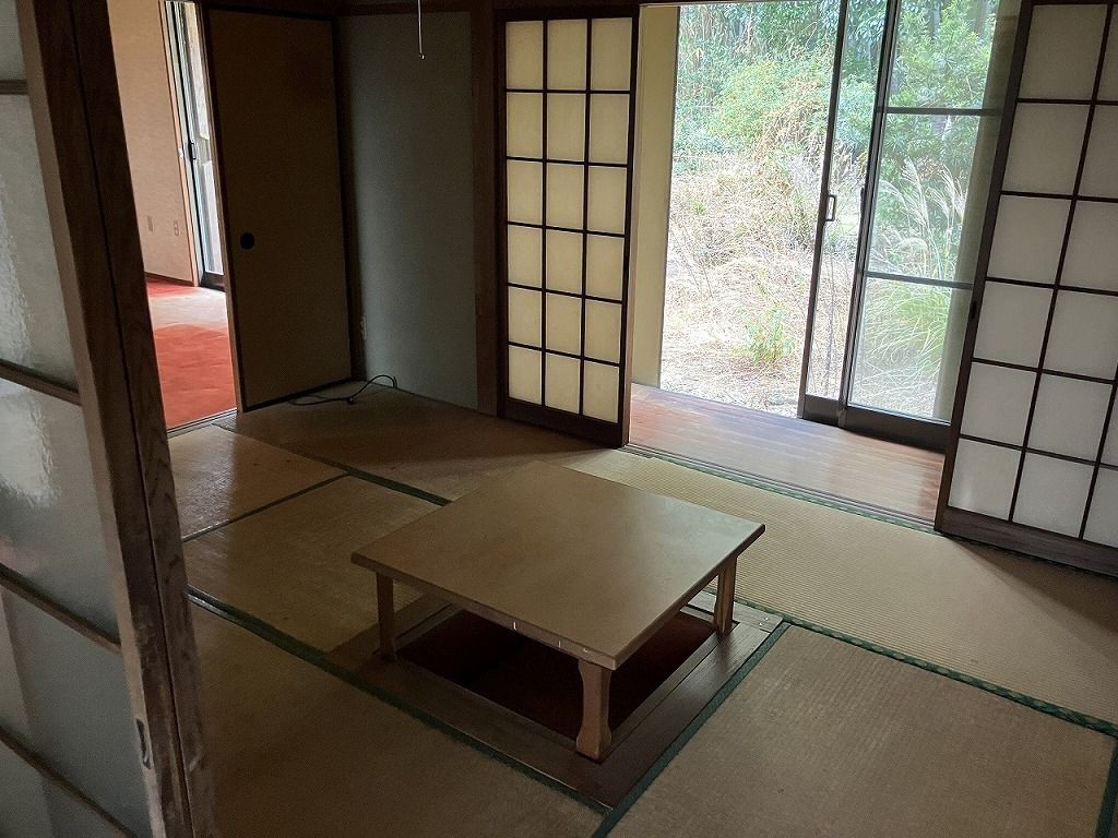6-Bedroom Wooden House for Renovation in Imari, Saga - Thumbnail 4