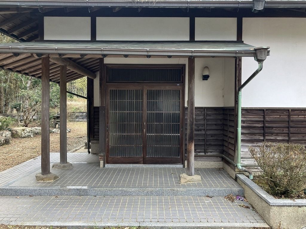 6-Bedroom Wooden House for Renovation in Imari, Saga - Thumbnail 3
