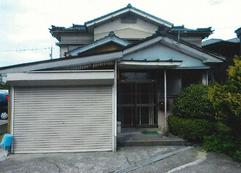Spacious 1967 Detached House on Large Corner Lot in Uozu, Toyama - Thumbnail 2