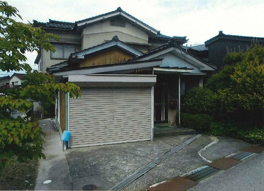 Spacious 1967 Detached House on Large Corner Lot in Uozu, Toyama - Thumbnail 4