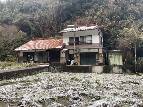 8-Room Traditional House for Sale in Hagi with Mountain Views - Main Image