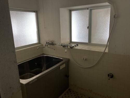 8-Room Traditional House for Sale in Hagi with Mountain Views - Thumbnail 4