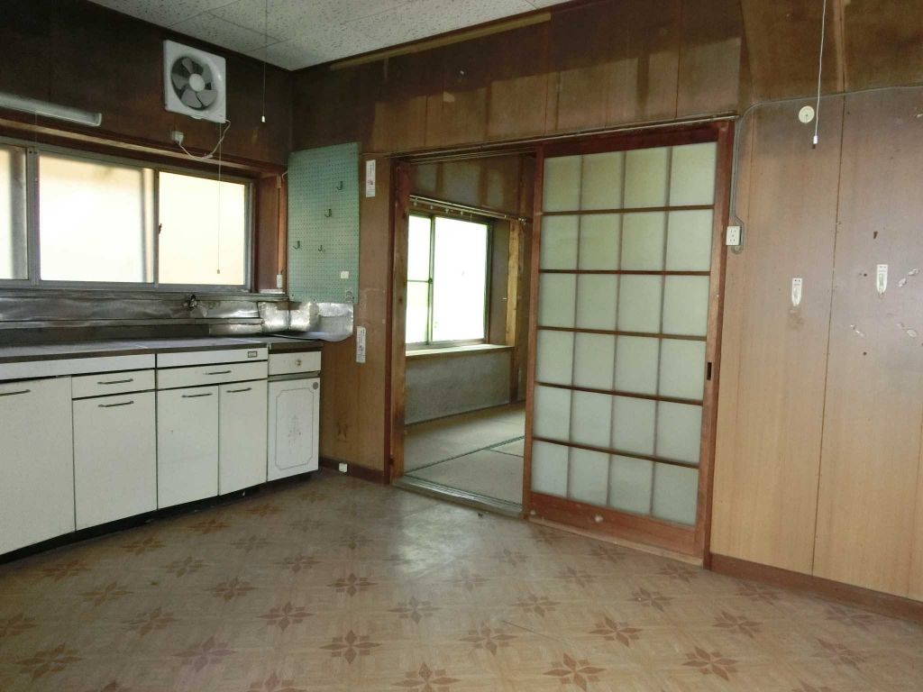 1973 4K Detached House on 239sqm Corner Lot in Kiryu, Gunma - Thumbnail 4