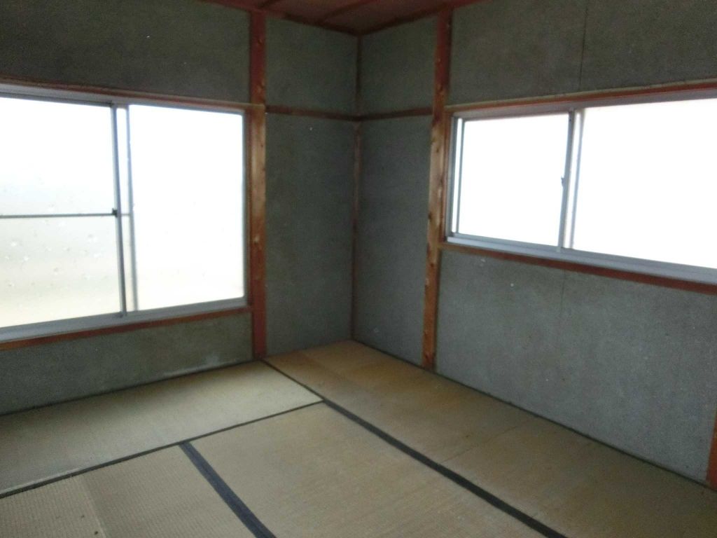 1973 4K Detached House on 239sqm Corner Lot in Kiryu, Gunma - Thumbnail 3