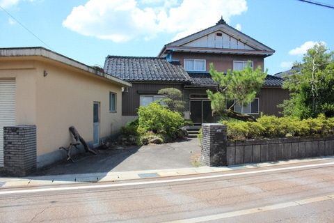8SLDK House on 806sqm Land in Takaoka, Toyama - Thumbnail 2