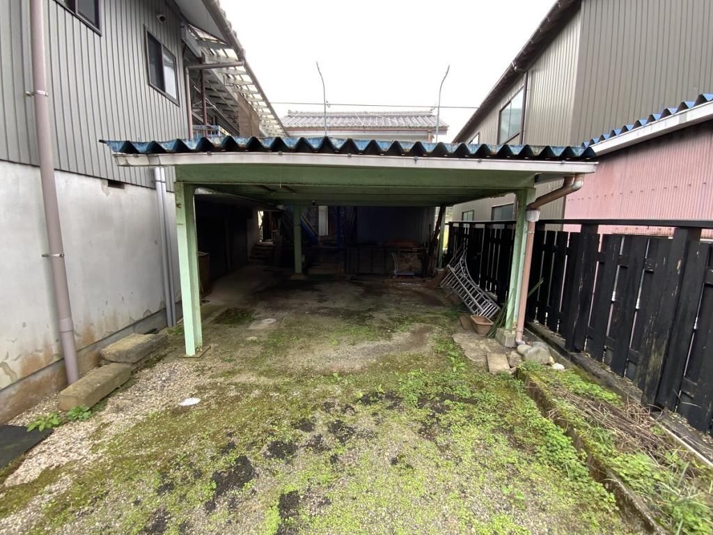 8DK Traditional House for Sale on Large Corner Lot in Ogaki - Thumbnail 2