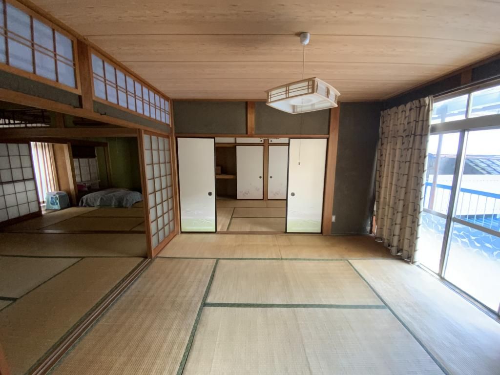8DK Traditional House for Sale on Large Corner Lot in Ogaki - Thumbnail 4