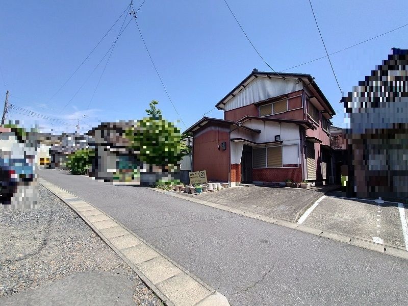 2LDK Detached House for Sale in Quiet Tajimi Residential Area - Thumbnail 3