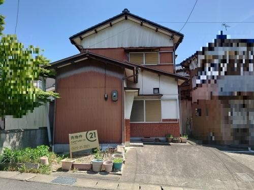 2LDK Detached House for Sale in Quiet Tajimi Residential Area - Thumbnail 2