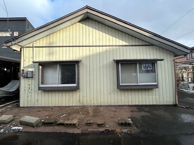 1962 Wooden 9DK House on 217sqm Corner Lot in Hachinohe - Thumbnail 2