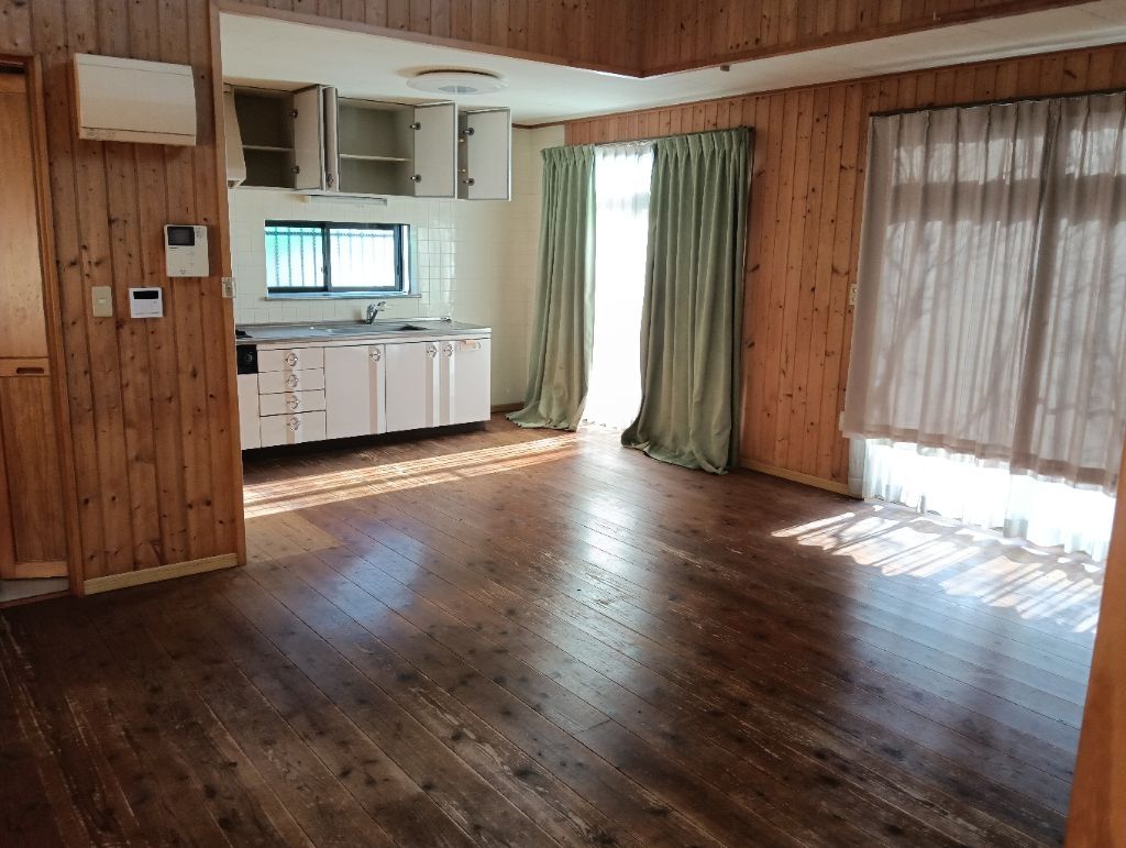 1LDK Wooden House for Sale in Hadano, Kanagawa - Thumbnail 2