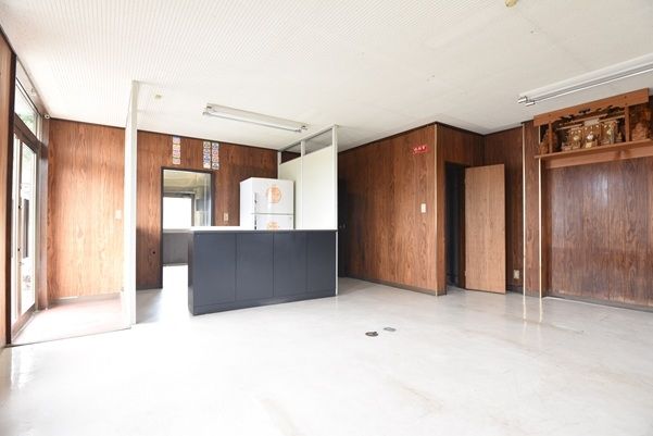 Tomioka Commercial Building for Rent - Office or Restaurant Space - Thumbnail 3