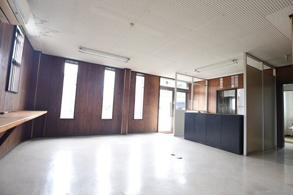 Tomioka Commercial Building for Rent - Office or Restaurant Space - Thumbnail 2