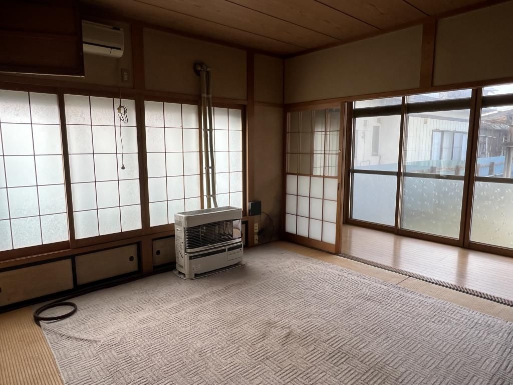 Spacious 7DK Family Home on Large Corner Plot in Odate, Akita - Thumbnail 2