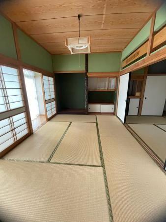 Seaside 3LDK Home with Two Buildings on Spacious Plot in Imabari — Image 1, Imabari, Ehime