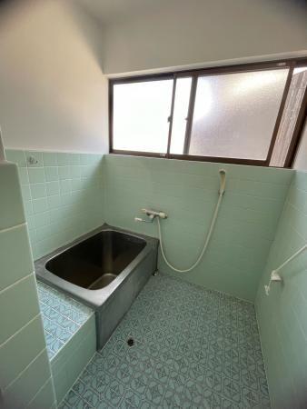 Seaside 3LDK Home with Two Buildings on Spacious Plot in Imabari — Image 4, Imabari, Ehime
